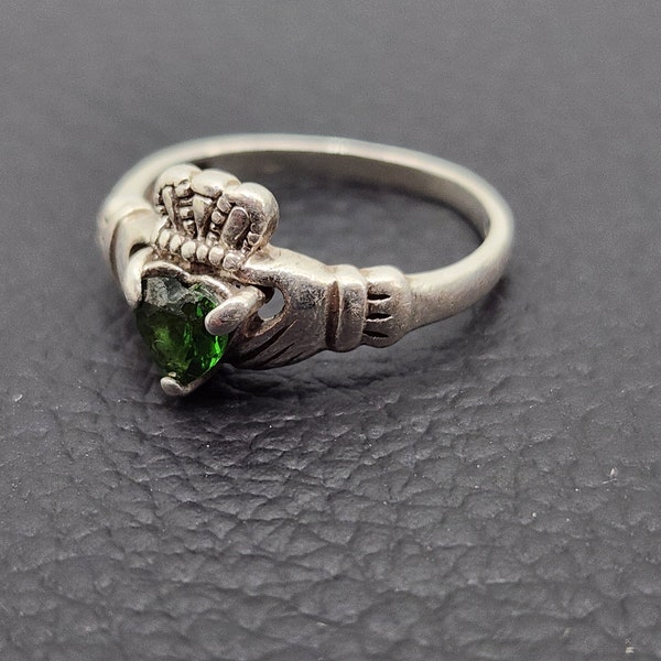 Vintage 925 Solid Sterling Silver Celtic Claddagh Emerald Statement Ring Size 6