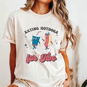 Comfort Colors Eating For Two Koszulka z ogłoszeniem o ciąży, Eating Hot Dogs For Two T-shirt, Retro Baseball Maternity Tee, 4th of July Party