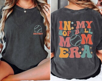 Benutzerdefinierte Softball Mom Retro Comfort Colors T-Shirt, In My Softball Mom Era Comfort Colors Shirt, Softball Game Day Comfort Colors Shirt