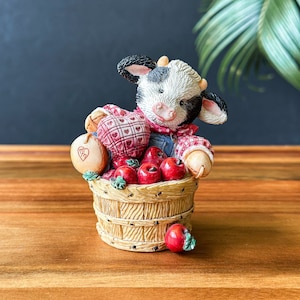 Vintage Mary&#39;s Moo Moos Figurine: I Love You A Bushel, 1994 Collectible