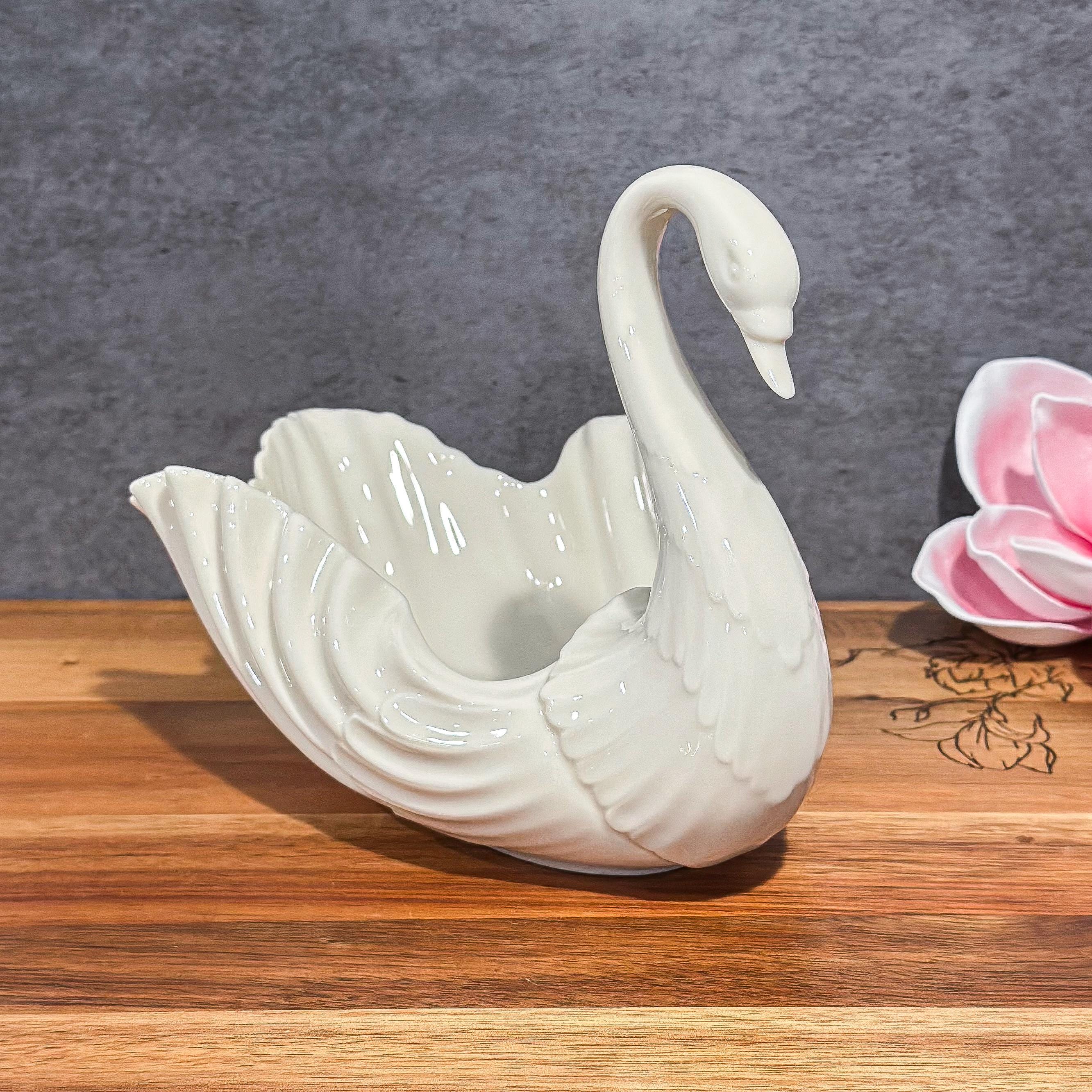 Akiki swan blouseⅡ / white Ceramic incense holder 