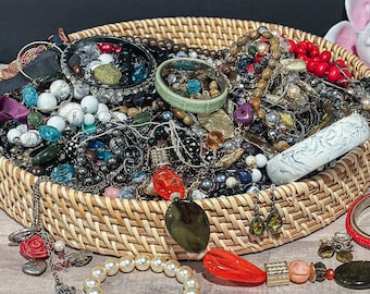 Mystery 2LB Jewelry Lot Vintage to Now Wearable Jewelry Grab Bag Costume Jewelry Lot for Crafting Necklaces Bracelets Earrings Rings