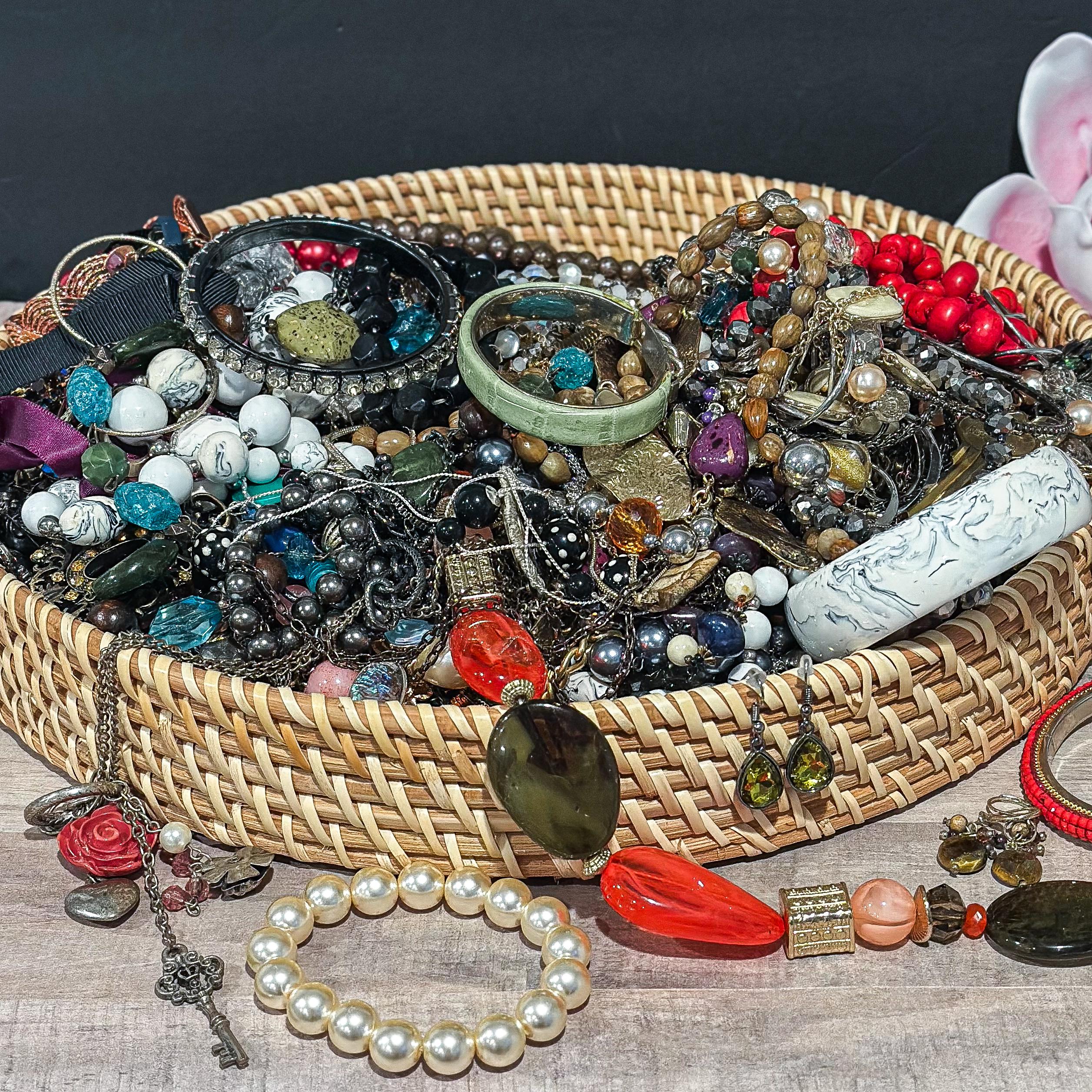 Costume jewelry discount buyers near retail me
