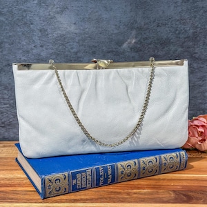 Vintage Harry Levine Beige Leder Clutch 1960er Jahre Kiss Lock Abendtasche Gold Rahmen Kette Riemen Diamant Form Geldbörse Vintage Accessoire