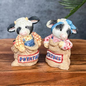Vintage Mary&#39;s Moo Moos Figurines: &#39;Moooove Out Of My Way&#39; Pair, 1994