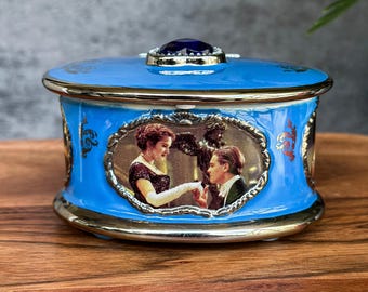 90S Willitts 40Years Of Happiness Cake Music Box/40Th