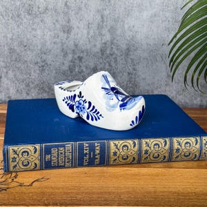 Vintage Dutch Delft Blue Pottery Ceramic Blue and White Clog Shoe Vintage Delft Blue Figurine Set Hand-painted Dutch Ceramic Collectibles