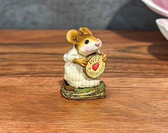 Wee Forest Folk M-456 Lover's Knot in Winter, Retired Miniature