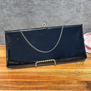 Vintage Harry Levine Schwarze Lack Abend Clutch Elegante Retro Handtasche mit Kettenriemen Made in the USA Accessoire Vintage Geschenk Idee