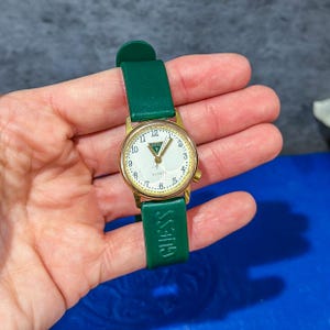 Vintage 1988 Guess Quartz Watch, Small Green Strap, Retro  display picture 3
