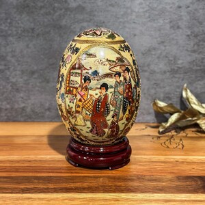 Vintage Satsuma-Style Decorative Egg Hand-Painted Japanese Art Egg Collectible Oriental Home Décor Japanese-Inspired Vintage Ornament