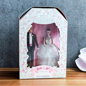 Conjunto de enfeites de casamento vintage Hallmark Keepsake Barbie e Ken (1997)