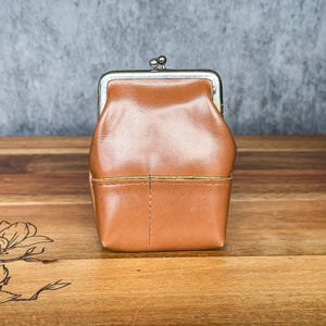 Vintage Braunes Kunstleder Münzgeldfach Zigarettenspitze mit Goldfarbenem Rahmen Retro Accessoire Mid Century Geschenkidee