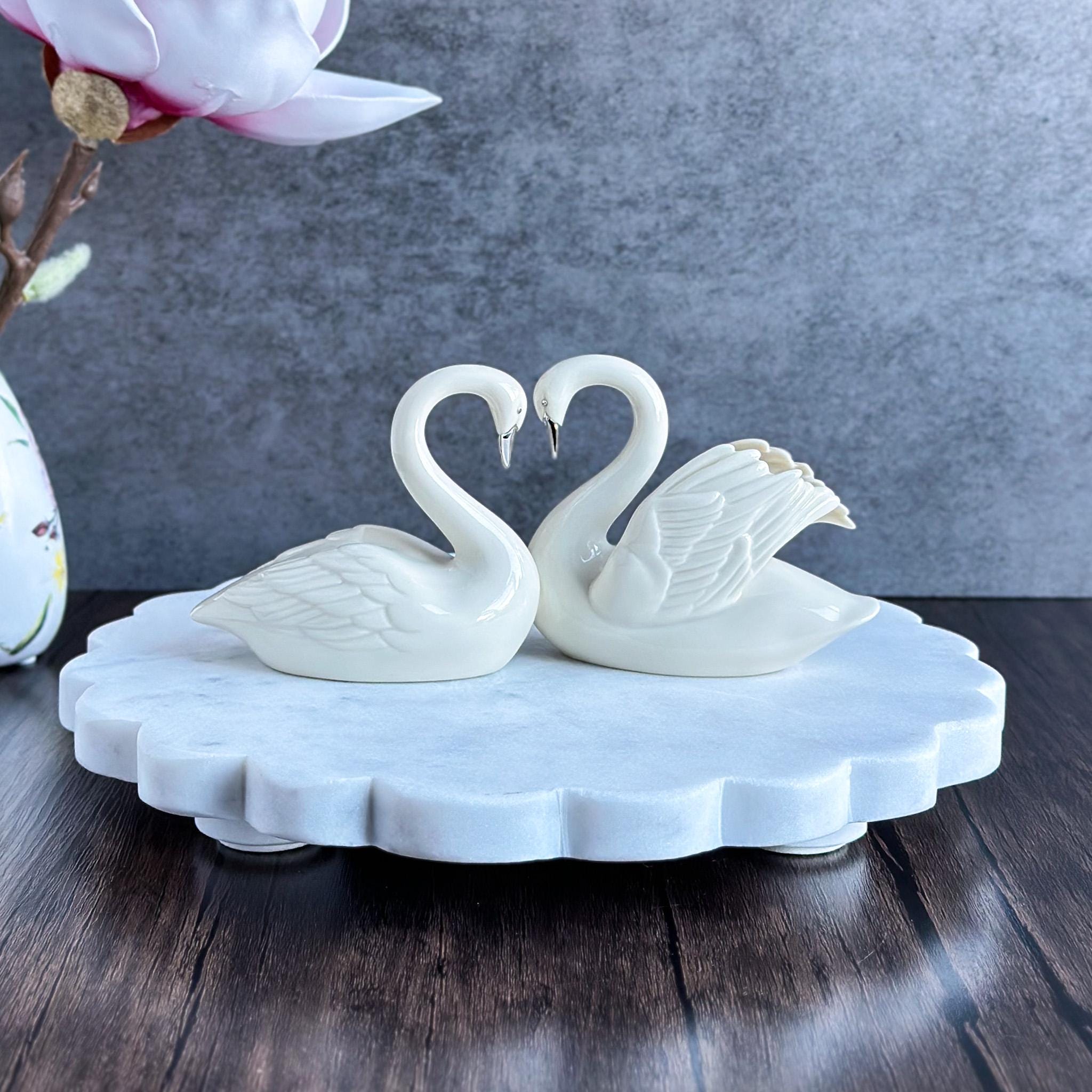 Vintage Lenox Swans Figurine: Ivory Bone China 