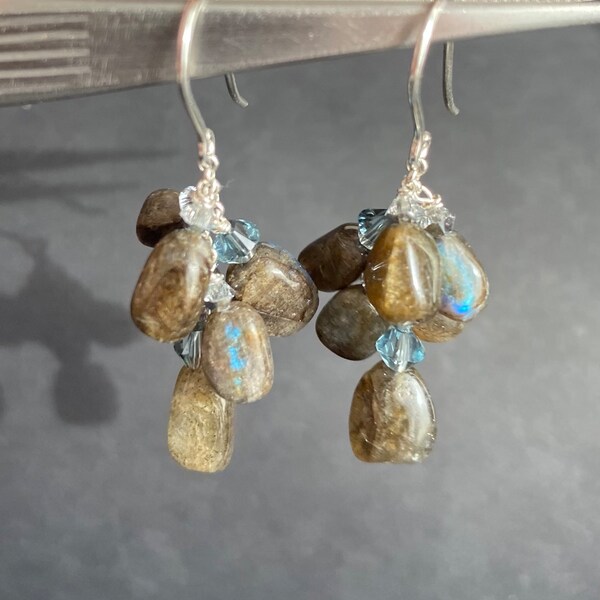 Boucles d'oreilles grappes de Labradorites