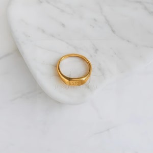 Anello con numero di angelo 11:11, anello con sigillo in oro/argento 18k, anello a fascia con numero fortunato minimalista delicato, anello sottile inciso, regalo di gioielli spirituali immagine 3