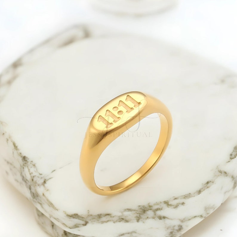 Anello con numero di angelo 11:11, anello con sigillo in oro/argento 18k, anello a fascia con numero fortunato minimalista delicato, anello sottile inciso, regalo di gioielli spirituali immagine 6