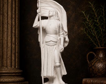 Statue de Jeanne d'Arc avec étendard de bataille, sculpture de sainte Jeanne d'Arc, sainte guerrière médiévale, figurine catholique, statue en résine non peinte