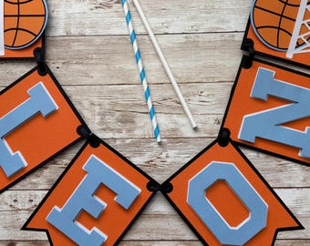 Banner de baloncesto personalizado en capas: decoración de cartulina hecha a mano