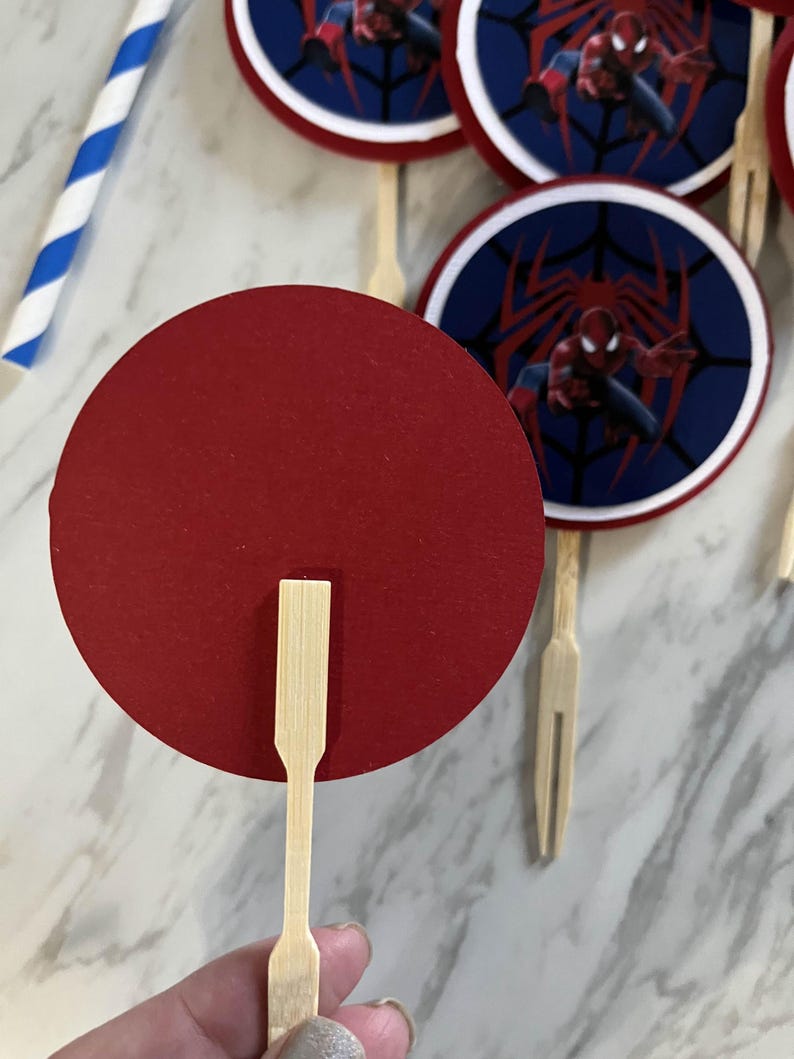 Cupcake toppers Spider man- Spider man cupcakes toppers for the little Spiderman lover in your life. Make your cupcakes stand out!