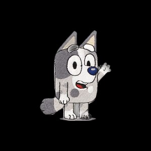 Op de afbeelding: Een geborduurde patch met een cartoonhond met lichtgrijze en donkergrijze vacht, een witte snuit en een donkerblauwe neus. De hond staat met één arm omhoog in een zwaaiend gebaar, uitgevoerd in een gedetailleerd stiksel met een zwarte omlijning.