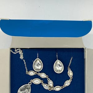 Vintage Avon 3-Piece Set | Necklace, Bracelet & Earrings | Signed NR, Original Box