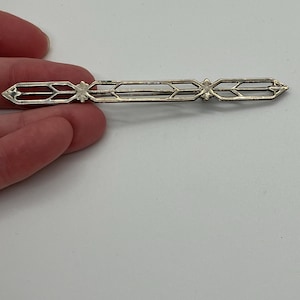 Lovely Art Deco Bar Pin