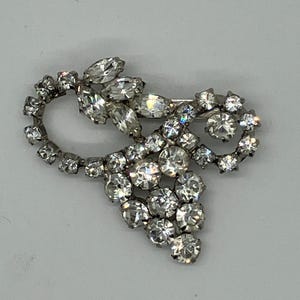 Broche Vintage En Forme De Grappe De Raisin Avec Strass - Occasion En Bon état D'usage