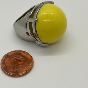Sunny Yellow Vintage Lucite And Silver Tone Ring Size 6