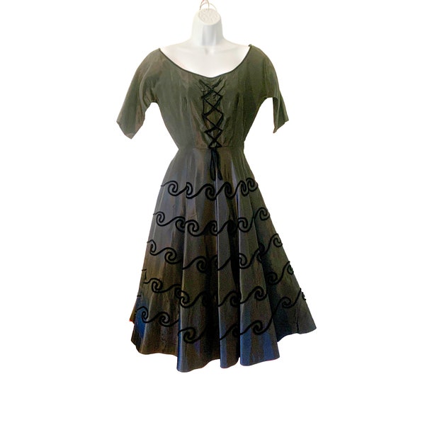 Vintage 1940's Party dress A-line Black Taffeta w/black velvet applique