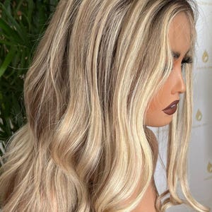 Peluca rubia con frente de encaje HD: cabello humano crudo, gorra ajustable