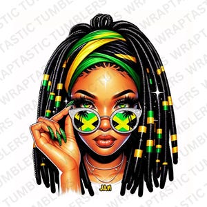 Puede incluir: Una ilustración digital de una mujer con rastas negras que lleva gafas de sol con la bandera de Jamaica en las lentes. Lleva una diadema con los colores de la bandera de Jamaica. El texto "JAM" está escrito debajo de ella.