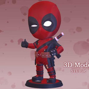 Puede incluir: Un modelo 3D impreso de Deadpool en estilo chibi. El modelo es rojo y negro con una máscara blanca y sostiene una katana. El modelo está de pie sobre una base negra. Modelo 3D Archivo STL