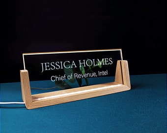 Placa de nombre de escritorio personalizada con base de madera, placa de acrílico iluminada, accesorios de escritorio, regalos de oficina para compañeros de trabajo jefes, regalos de nuevo trabajo