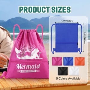 以下が含まれることがあります： 人魚のグラフィックと「Mermaid Resort Beach Spa」の文字が入ったピンク色の巾着袋。バッグの幅は36.5cm、高さは44.5cmです。画像には、青いバッグと、ピンク、青、オレンジ、黒、白の色見本も表示されています。