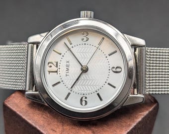 Vintage Timex Silver-Tone Quartz Ladies Watch, Milanese Mesh Bracelet, Minimalist 2000s Style