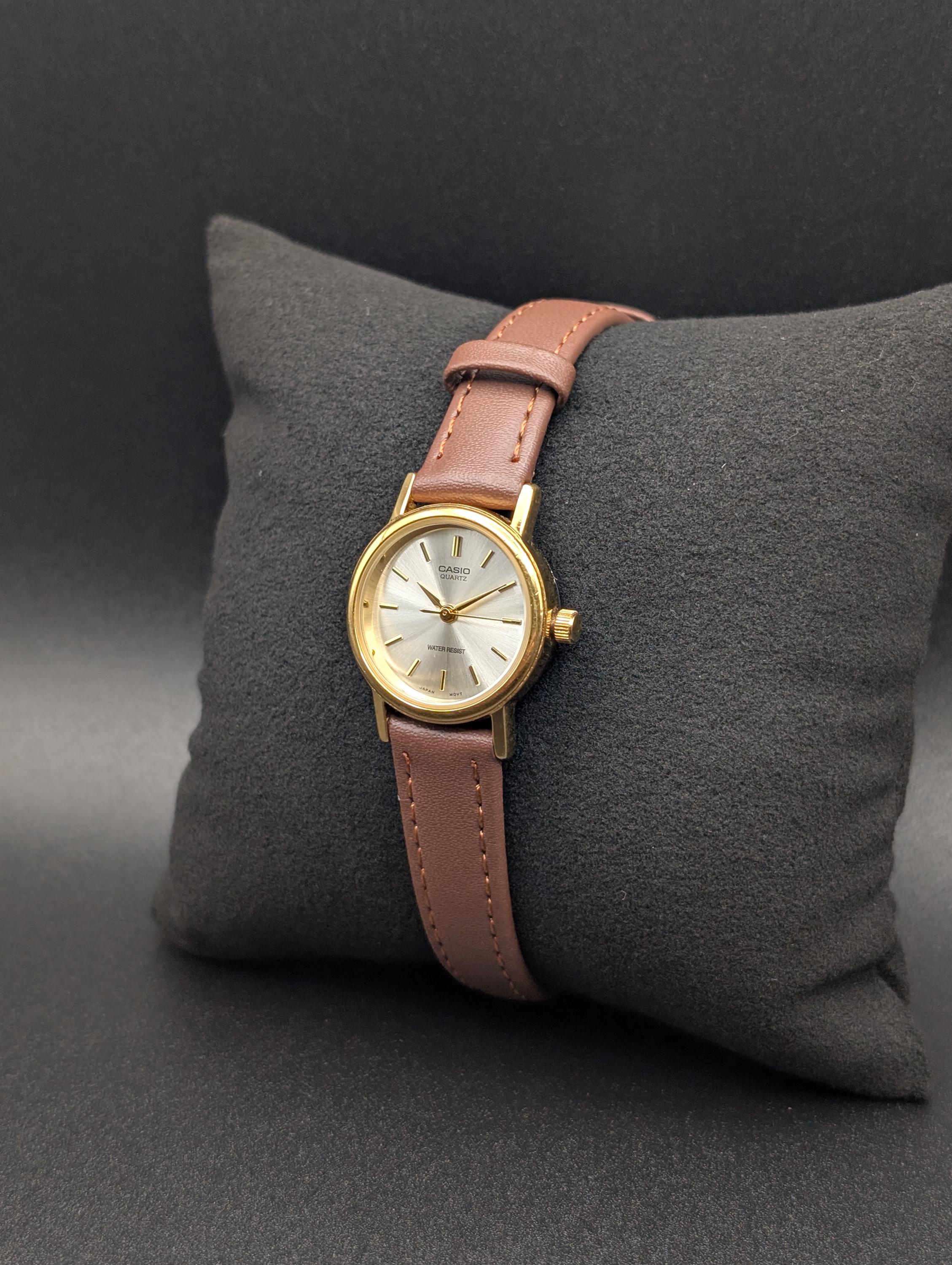 Women’s Vintage Brown Leather Watch 27mm FOR SALE • Alba Vintage Gold-Tone Quartz Ladies main image 4