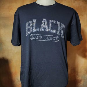 Schwarzes hervorragendes Strass-T-Shirt