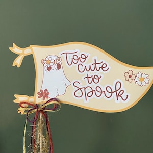 Pennant "Too Cute to Spook", decorazione fantasma femminile, decorazione retrò di Halloween, bandiera carina di Halloween, decorazione floreale per foto di Halloween, regalo di Halloween