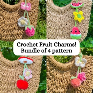 Puede incluir: Cuatro amuletos de frutas de ganchillo, incluyendo una fresa, una sandía, una manzana y un hongo, colgando de bolsas de paja. Los amuletos están hechos con hilo de colores y presentan detalles realistas. "Crochet Fruit Charms! Bundle of 4 pattern" está escrito en el centro de la imagen.