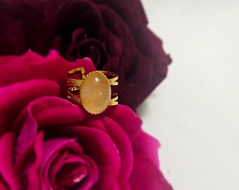 Maria-Ring – Edelstahl – Rosenquarz – 18 Karat Gold – Naturstein – golden – Handwerkskunst – handgefertigt