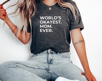 Weltweit okayste Mama aller Zeiten, lustiges Mama Shirt, Muttertagsgeschenk, sarkastisches Eltern T-Shirt, okayest Mutter T-Shirt, Geschenk für Sie, Mama Geburtstagsgeschenk