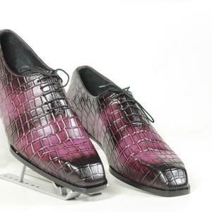 Handgefertigte Lila Farbe Echtes Alligator Strukturierte Leder Stilvolle Oxfords Schnürschuhe Für Herren Mit schönen Holzkiste