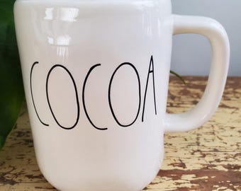 Taza de café Rae Dunn COCOA: Colección Artisan con interior rojo