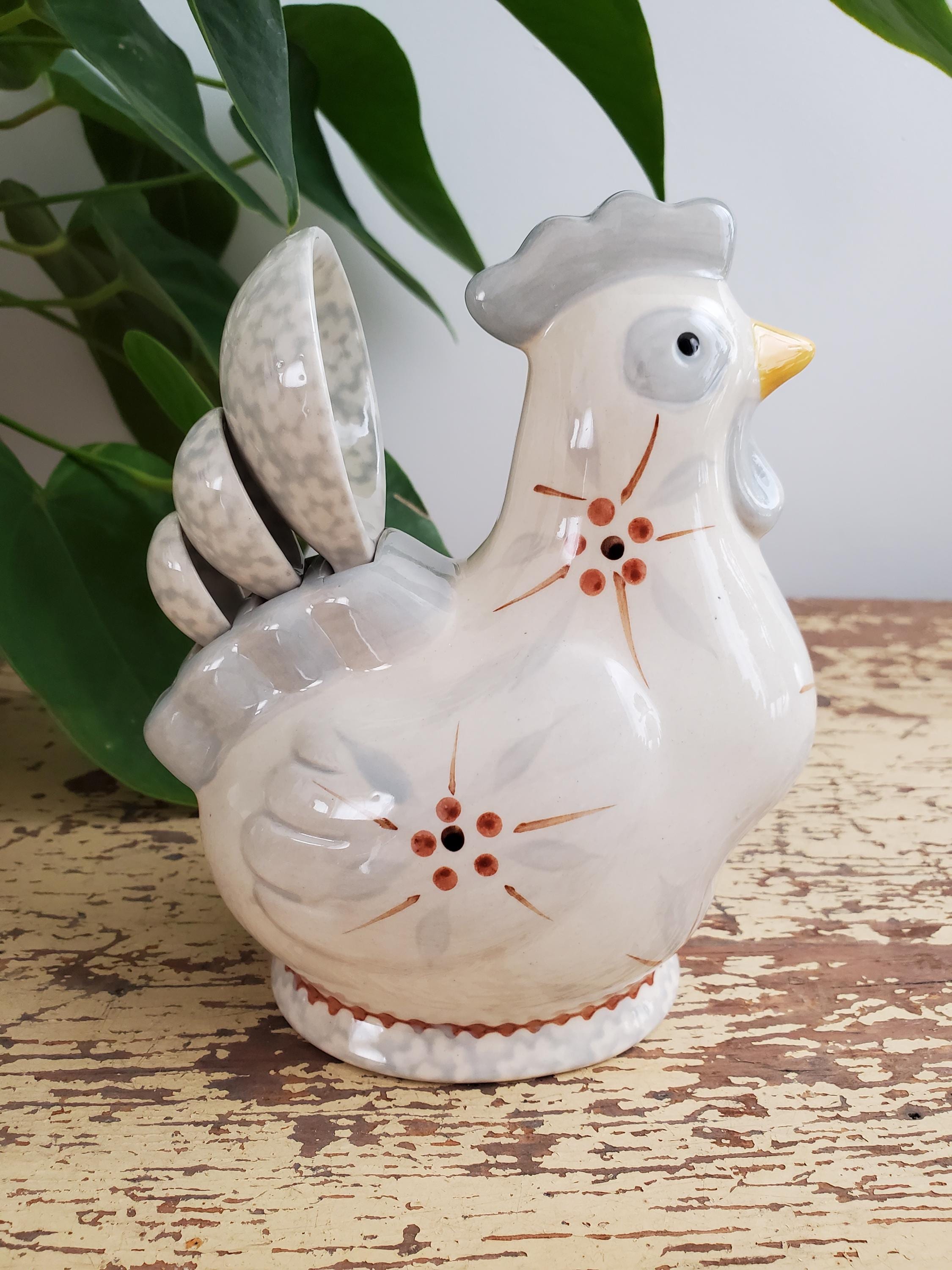 Temptations by Tara Old Chicken Ceramic Measuring Set Measuring