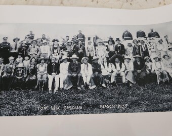 Rara copia di una foto panoramica d'epoca della stagione circense di Tom Mix del 1935.