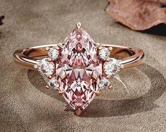 Anillo de compromiso con diamantes de laboratorio de talla marquesa rosa: anillo celestial de oro de 14 quilates