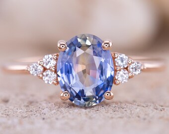 Anillo de compromiso de zafiro ovalado de 1,92 ct con detalles de diamantes / Banda de tres piedras de oro rosa hecha a mano a medida