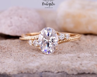 Anillo de compromiso de moissanita ovalada / Oro amarillo de 10 quilates, milgrain vintage