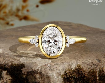 Anillo de compromiso con diamantes cultivados en laboratorio de 1,00 quilates y bisel de oro.